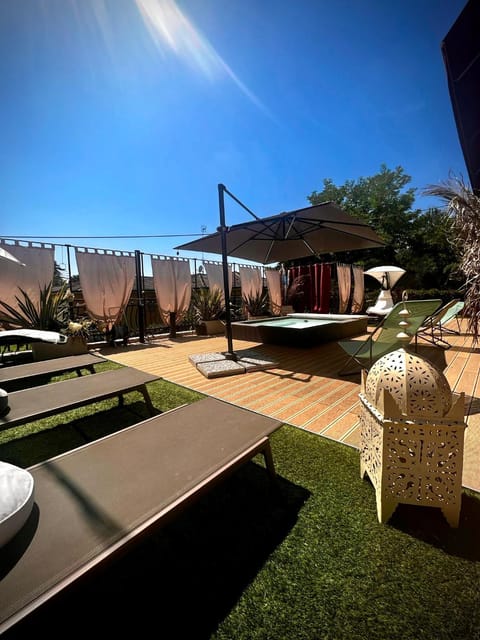 Patio, Garden, sunbed