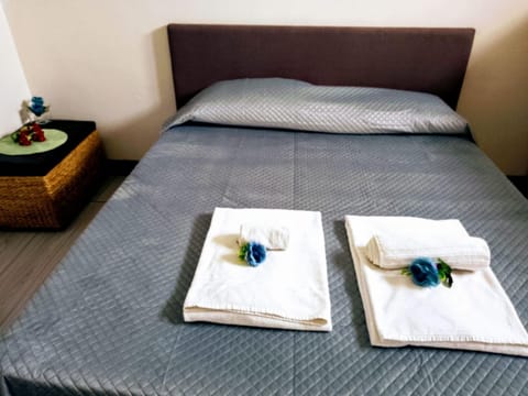 Bedroom, towels