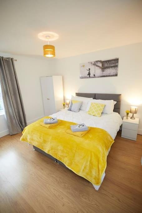 Great 2 Bedroom Apartment 6 Shirley Area SO15 Sleeps 6 Apartment in Southampton