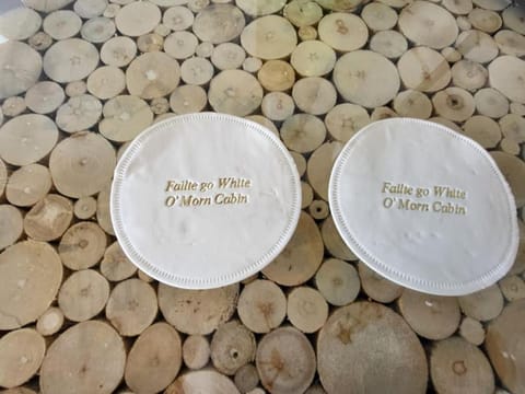 White O'Morn Cabin Cabin in Newry