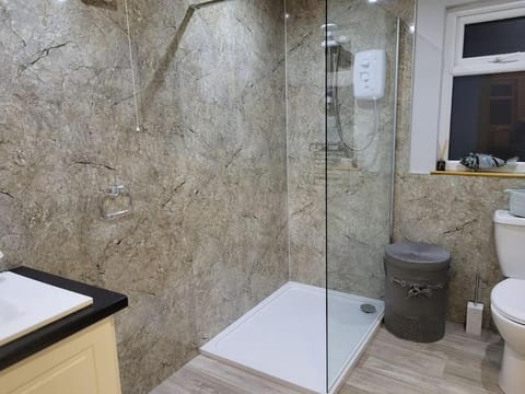 White O'Morn Cabin Cabin in Newry