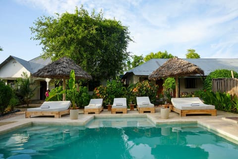 Property building, Patio, Day, Natural landscape, Garden, Garden view, Pool view, Swimming pool, sunbed
