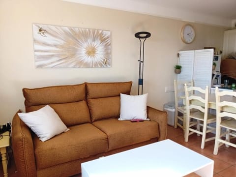 Bed, Living room