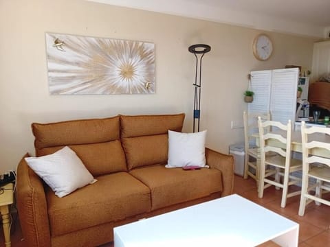 Bed, Living room