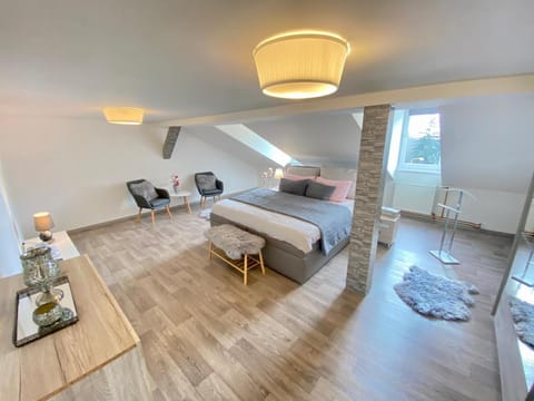 Bed, Photo of the whole room, Seating area, Bedroom