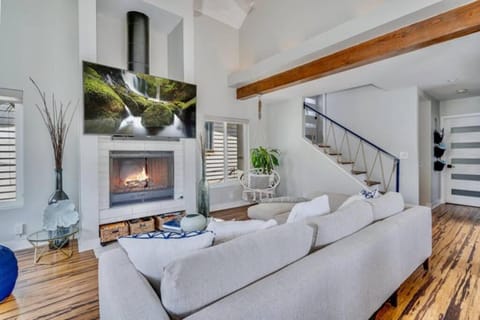 Sea house at Sea shore - 4 bedroom 3 bath - 14 ppl House in Mission Beach