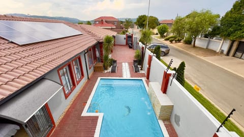 Property building, Day, Neighbourhood, Pool view, Street view, Swimming pool, Parking