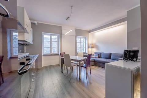 TV and multimedia, Living room, Seating area, Dining area, oven, stove