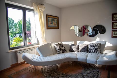 Living room, Seating area, Area and facilities