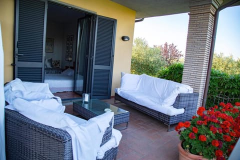 Patio, Garden, Balcony/Terrace, Living room, Seating area, Area and facilities