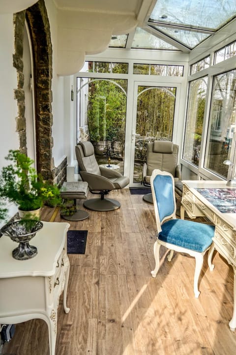 Balcony/Terrace, Living room, Seating area, Garden view