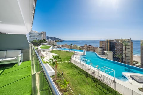 Property building, Day, Natural landscape, City view, Pool view, Sea view, Swimming pool, sunbed