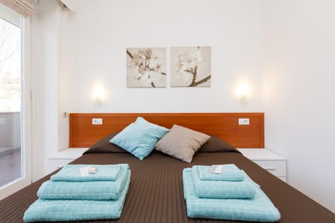 Photo of the whole room, Decorative detail, Bedroom