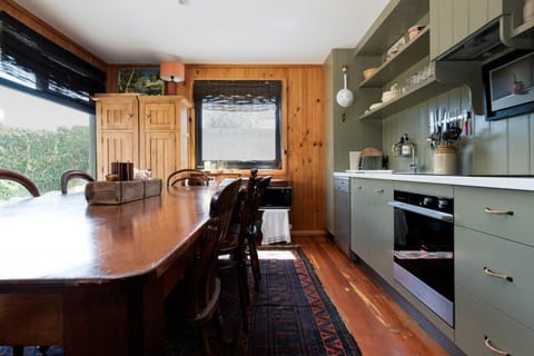 Rustic Barn by the Bay House in Low Head