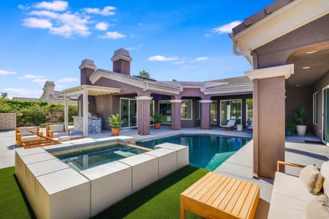 Getaway to Relaxation with Private Pool and Spa Villa in Palm Springs