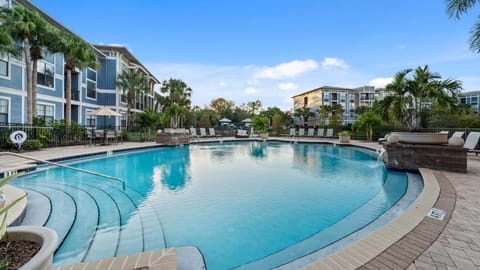 Stylish 2BR Corporate Stay Pool Balcony #2 Apartment in Town N Country