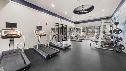 Stylish 2BR Corporate Stay Pool Balcony #2 Apartment in Town N Country