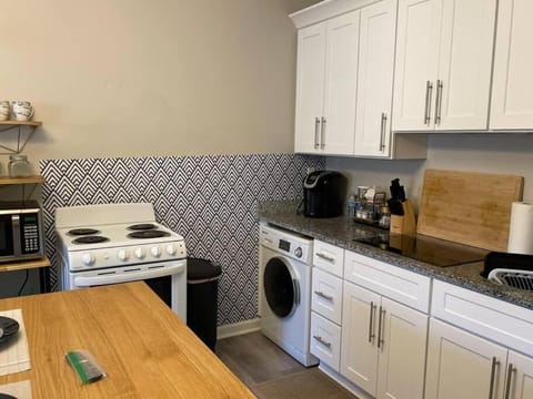 Adorable Apt with Access to Pool and Tennis Courts Apartment in Acworth