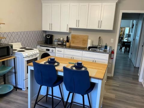 Adorable Apt with Access to Pool and Tennis Courts Apartment in Acworth