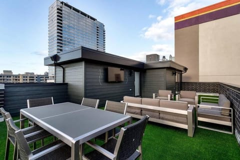 2 Newly Built Luxury Condos with Private Roofdeck House in Chicago