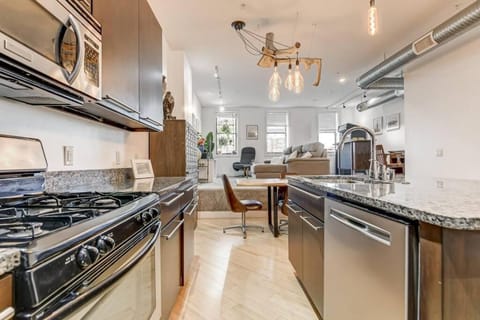 Lovely 2-Bedroom Unit in Springfield Apartment in Springfield