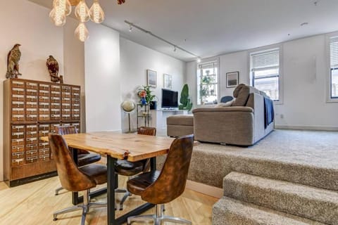 Lovely 2-Bedroom Unit in Springfield Apartment in Springfield