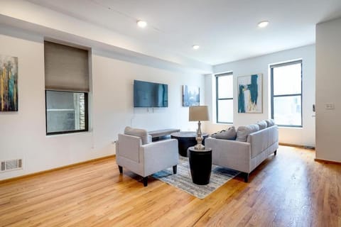 2 Suites 2 Floors in Downtown Chicago Apartment in Chicago