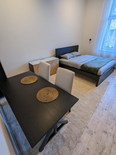 Bed, Photo of the whole room, Dining area