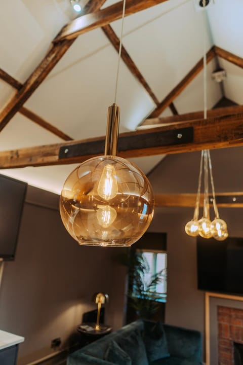 Magistrates Penthouse Suite - Town Centre Apartments with Spa Apartment in Morpeth