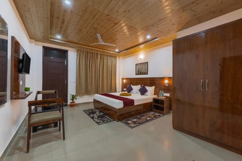 Communal lounge/ TV room, TV and multimedia, Photo of the whole room, Seating area, Evening entertainment, Bedroom, hair dresser, wardrobe
