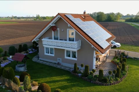 Property building, Natural landscape, Balcony/Terrace, Garden view, Parking