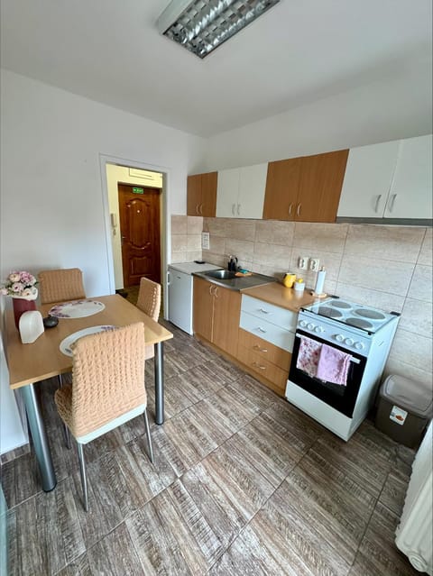 Dining area, kitchen