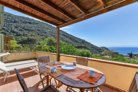 Property building, Balcony/Terrace, Living room