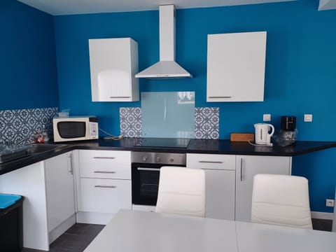 Coffee/tea facilities, minibar, pet friendly, stove