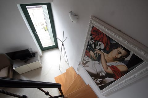 Decorative detail, Area and facilities