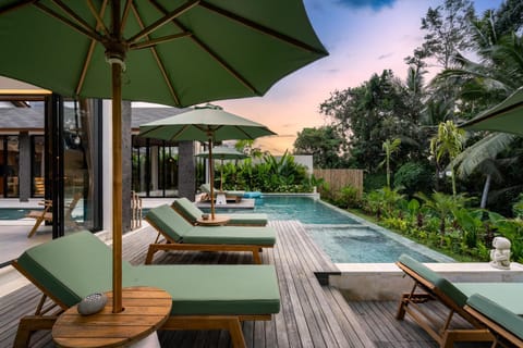 Pool view, Swimming pool, sunbed