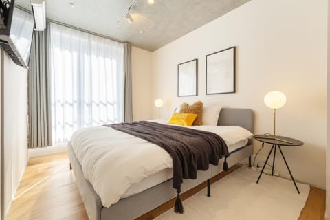 Bed, TV and multimedia, Bedroom