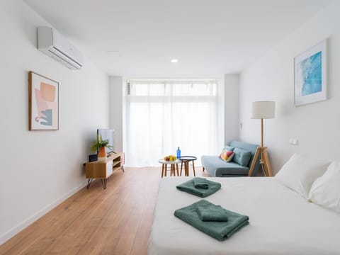 Bed, Photo of the whole room, Bedroom, towels, air conditioner