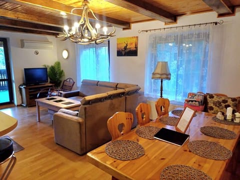 Communal lounge/ TV room, Living room, Dining area