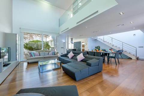 797 HOLIDAY RENTALS - Hermosa villa en playamar Villa in Torremolinos