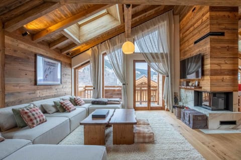 Chalet Yolo with Pool and Spa Chalet in Les Allues