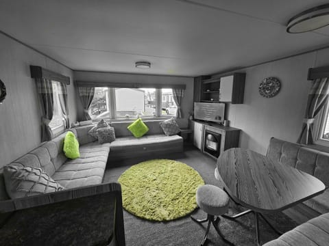 Living room, Photo of the whole room, Dining area