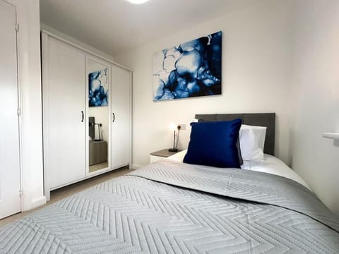 Bourneville House by Blue Skies Stays House in England