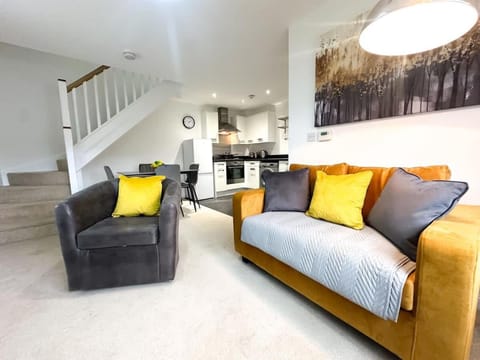 Bourneville House by Blue Skies Stays House in England