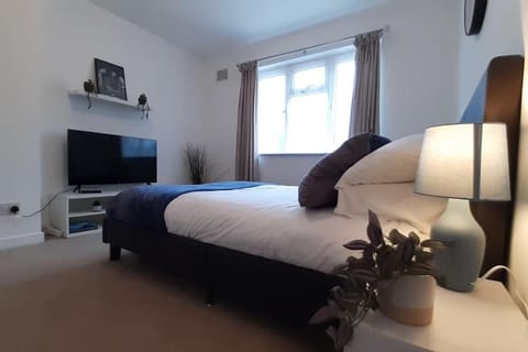 Free Parking Spacious Home Apartment in Cardiff