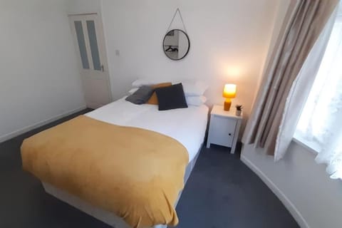 Free Parking Spacious Home Apartment in Cardiff