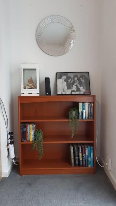 Free Parking Spacious Home Apartment in Cardiff