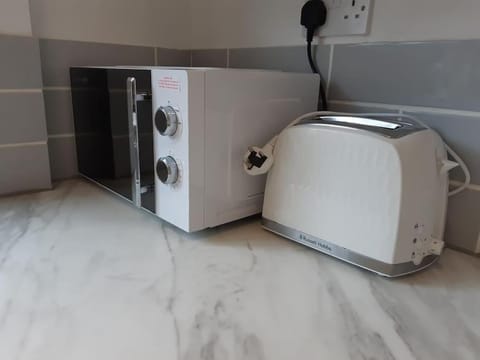 Free Parking Spacious Home Apartment in Cardiff