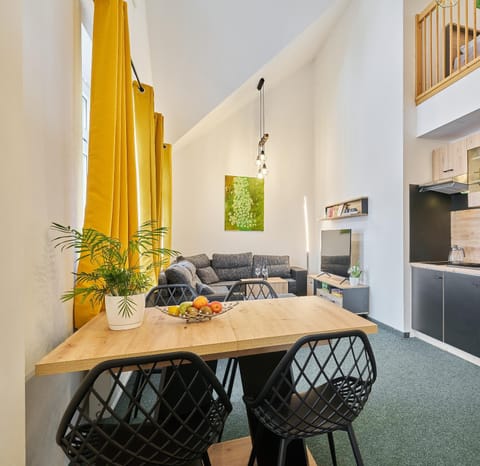 Kitchen or kitchenette, Living room, Seating area, Dining area, stove