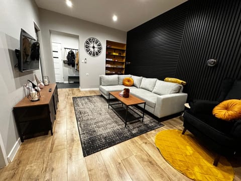 Communal lounge/ TV room, TV and multimedia, Living room, Evening entertainment